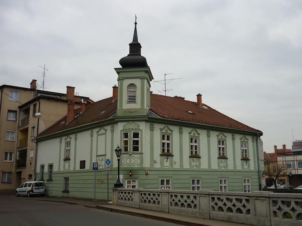 Relax Apartman Eger Exterior photo